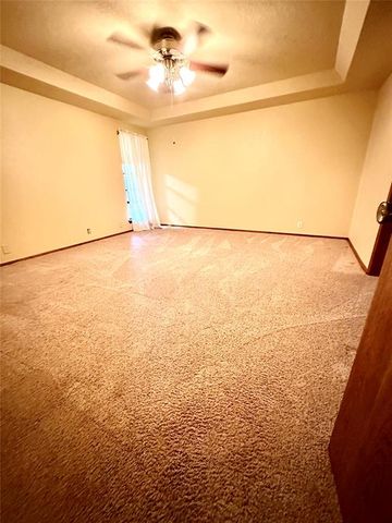 341 E Grand Teton Court, Yukon, OK 73099