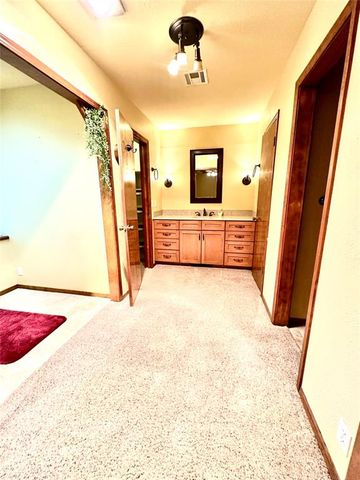 341 E Grand Teton Court, Yukon, OK 73099