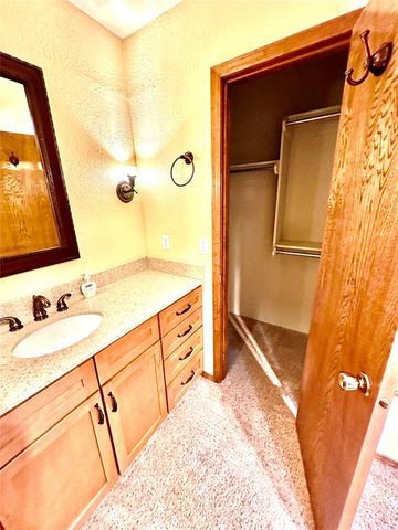 341 E Grand Teton Court, Yukon, OK 73099