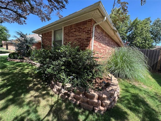 341 E Grand Teton Court, Yukon, OK 73099