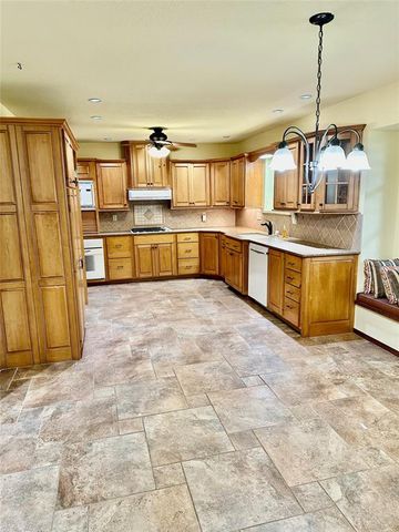 341 E Grand Teton Court, Yukon, OK 73099