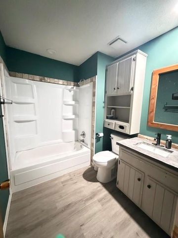 613 SE Brentwood Drive, Lee's Summit, MO 64063