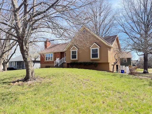 613 SE Brentwood Drive, Lee's Summit, MO 64063
