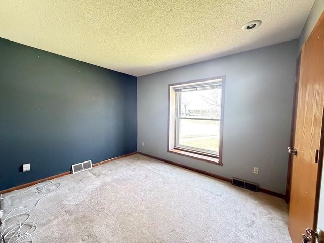 613 SE Brentwood Drive, Lee's Summit, MO 64063