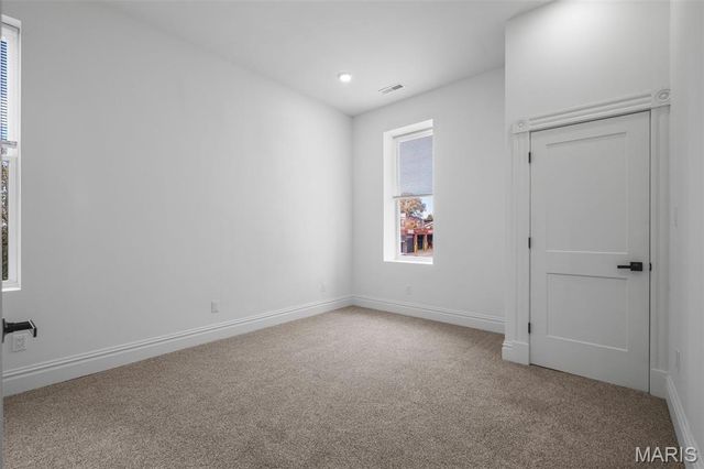 6827 Minnesota Avenue, St Louis, MO 63111