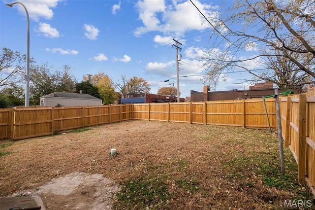 6827 Minnesota Avenue, St Louis, MO 63111