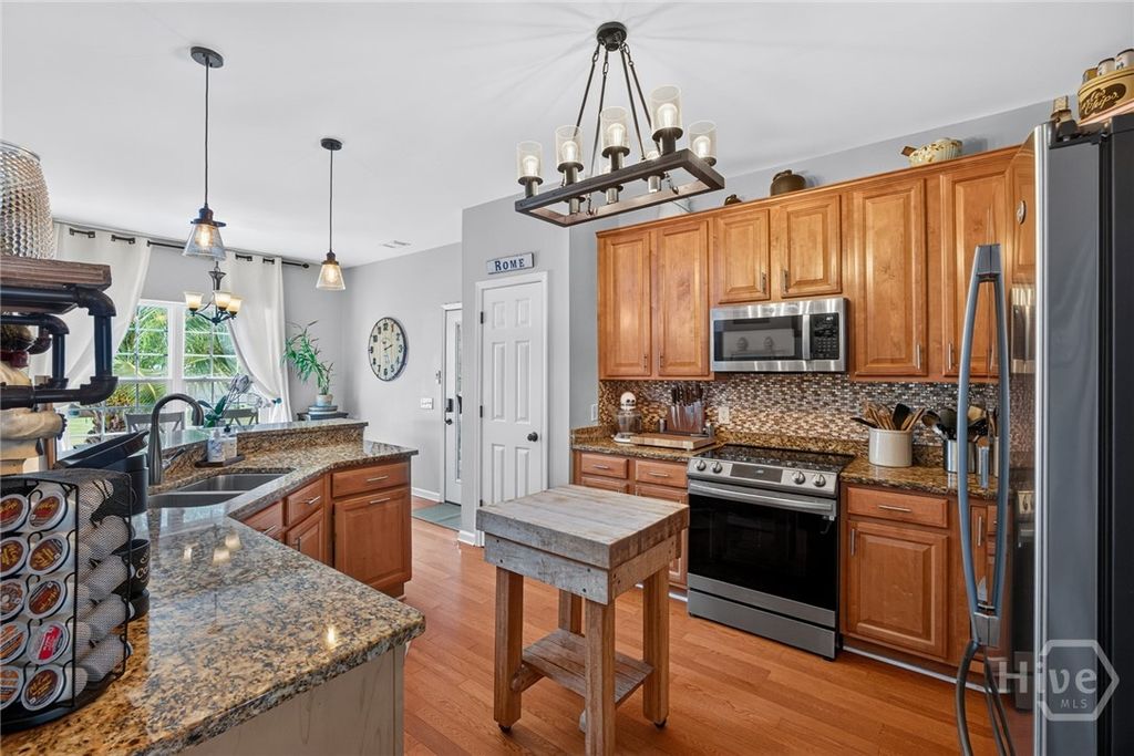 Image 7 of property listing at 1014 Walthour Road, Savannah, GA 31410