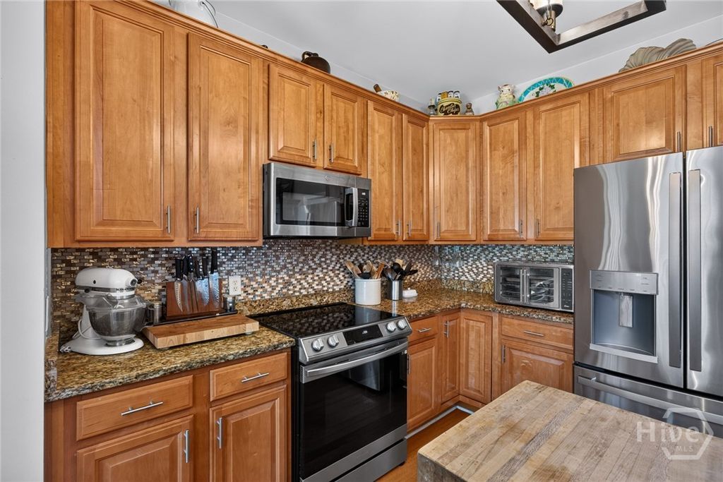 Image 9 of property listing at 1014 Walthour Road, Savannah, GA 31410