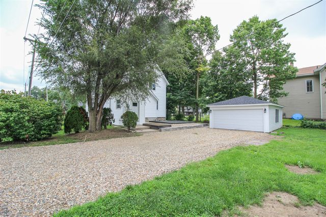 822 N Main Street, Three Rivers, MI 49093