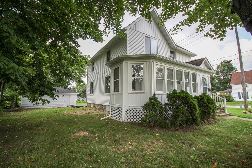 822 N Main Street, Three Rivers, MI 49093