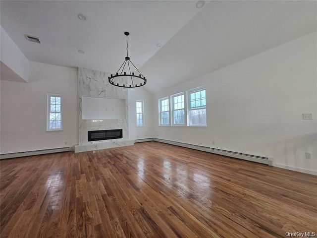 470 State Route 211, Cuddebackville, NY 12729