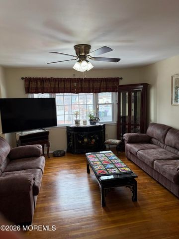 953 Neptune Avenue, Beachwood, NJ 08722