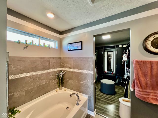 4088 Ashworth Lane, Columbus, IN 47201