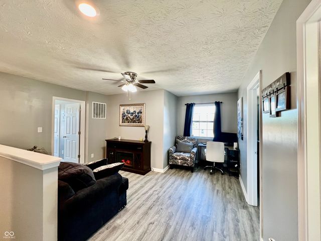 4088 Ashworth Lane, Columbus, IN 47201