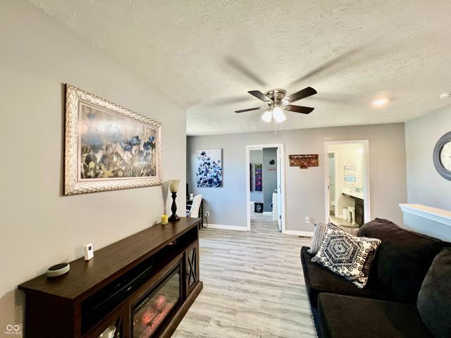 4088 Ashworth Lane, Columbus, IN 47201