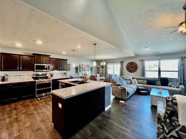 4088 Ashworth Lane, Columbus, IN 47201