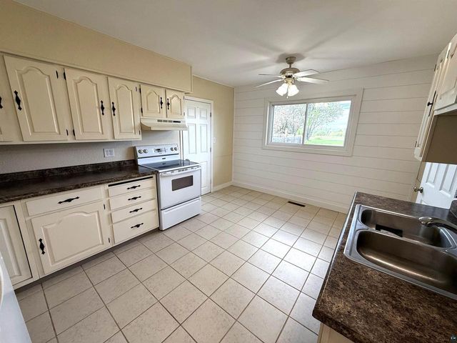 2715 E 3rd St, Superior, WI 54880