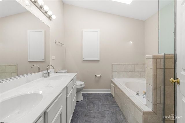 52 Blackberry Trail, Aurora, IL 60506