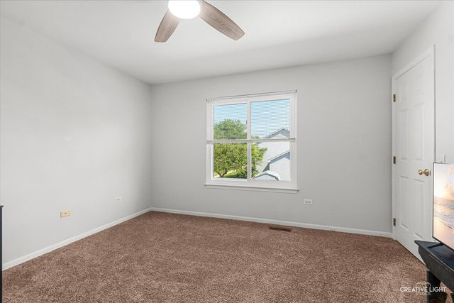 52 Blackberry Trail, Aurora, IL 60506