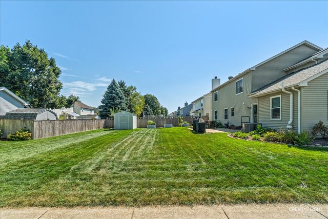 52 Blackberry Trail, Aurora, IL 60506