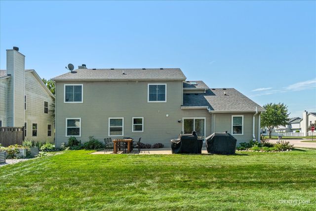 52 Blackberry Trail, Aurora, IL 60506