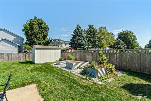 52 Blackberry Trail, Aurora, IL 60506