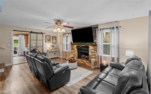7317 Farmbrook Place, Thomasville, NC 27360