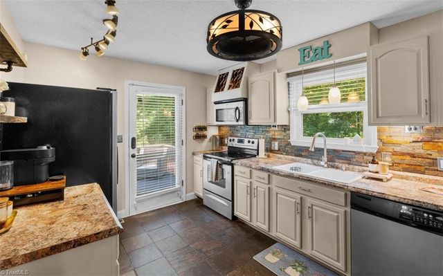 7317 Farmbrook Place, Thomasville, NC 27360