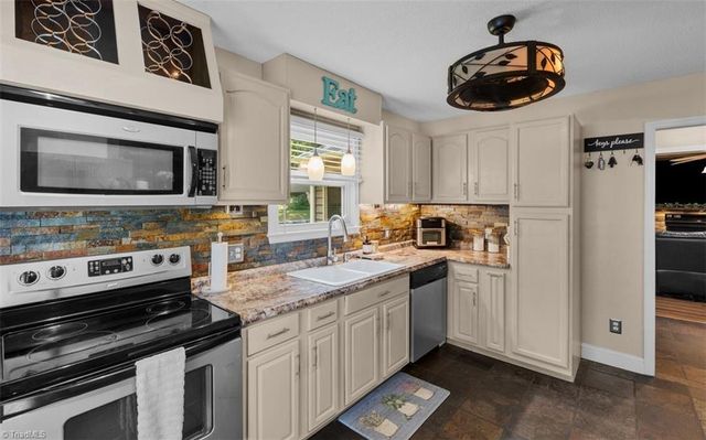 7317 Farmbrook Place, Thomasville, NC 27360