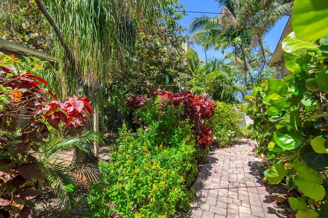714 Sunset Road, West Palm Beach, FL 33401