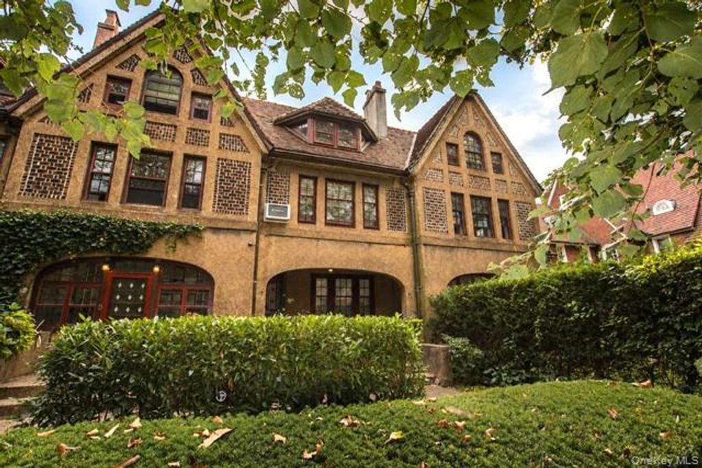52 Slocum Crescent, Forest Hills, NY 11375 — exterior