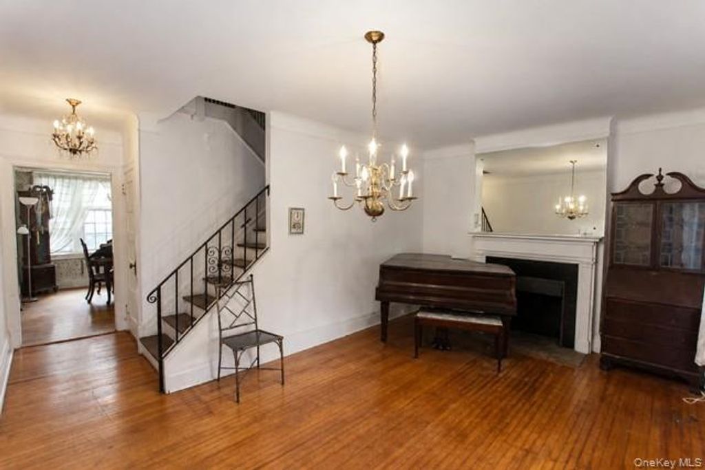 52 Slocum Crescent, Forest Hills, NY 11375 — photo 2