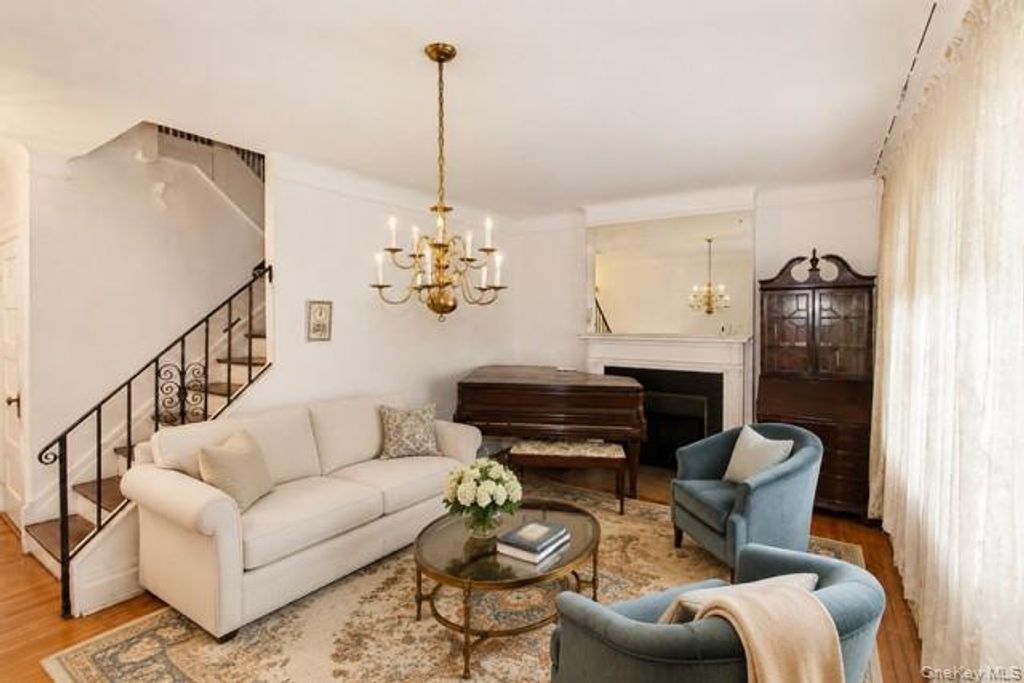 52 Slocum Crescent, Forest Hills, NY 11375 — photo 3