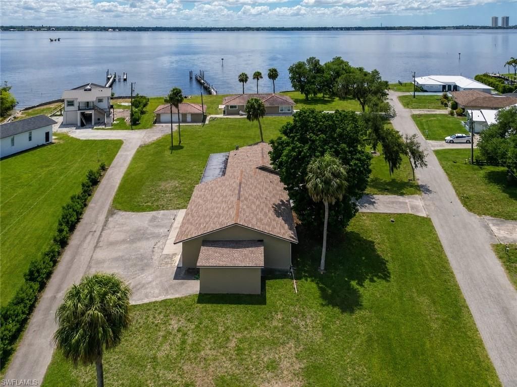 1818/1822 Stevenson RD, NORTH FORT MYERS, FL 33917 — exterior