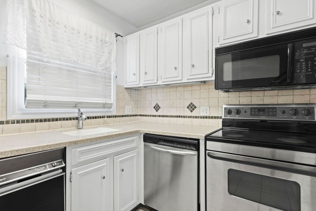 4505 N Kings Hwy Apt E6, Myrtle Beach, SC 29577 — photo 3