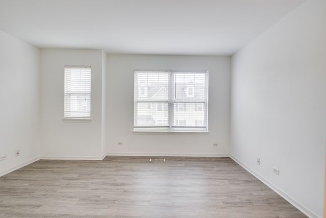 401 N Commerce Street 401, Aurora, IL 60504