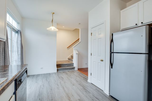 401 N Commerce Street 401, Aurora, IL 60504