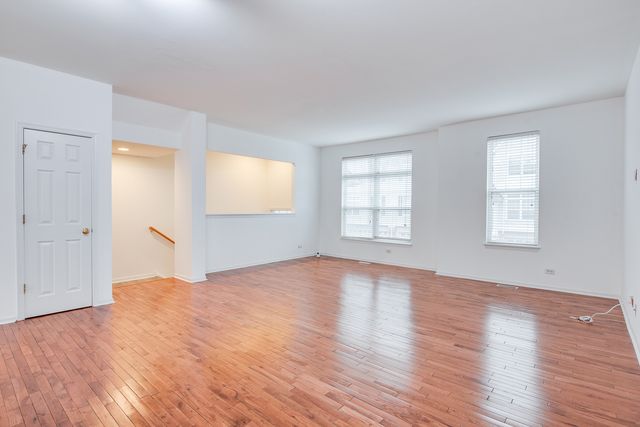 401 N Commerce Street 401, Aurora, IL 60504