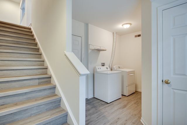 401 N Commerce Street 401, Aurora, IL 60504