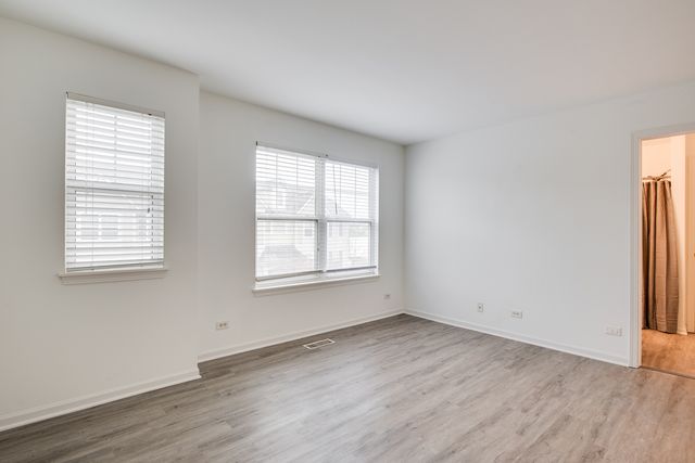 401 N Commerce Street 401, Aurora, IL 60504