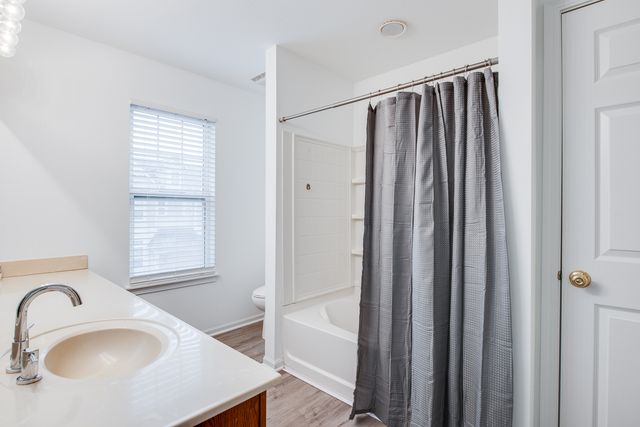 401 N Commerce Street 401, Aurora, IL 60504