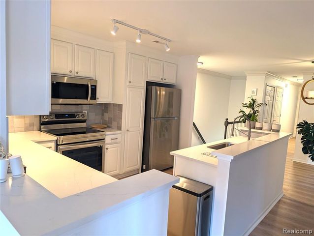 192 Raleigh Avenue, Auburn Hills, MI 48326