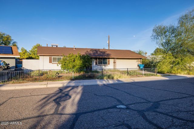 3714 W Echo Lane, Phoenix, AZ 85051