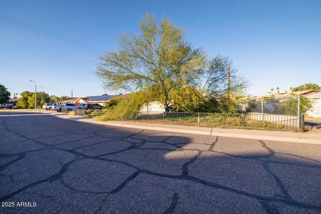 3714 W Echo Lane, Phoenix, AZ 85051