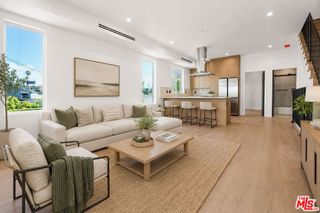 2135 S Longwood Avenue 1/2, Los Angeles, CA 90016
