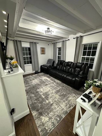 11 Barton St, Salem, MA 01970