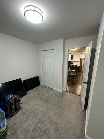 11 Barton St, Salem, MA 01970