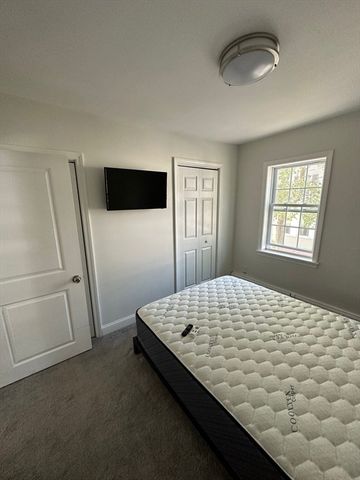 11 Barton St, Salem, MA 01970