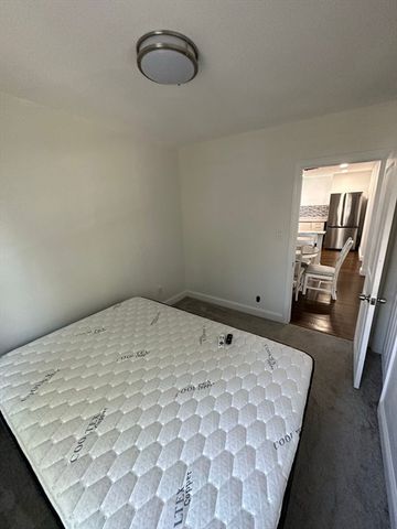 11 Barton St, Salem, MA 01970