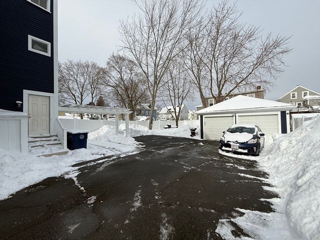 11 Barton St, Salem, MA 01970